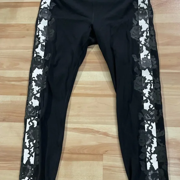 Athleta Elation Rose Stripe Leggings Sz. L - Picture 2 of 6